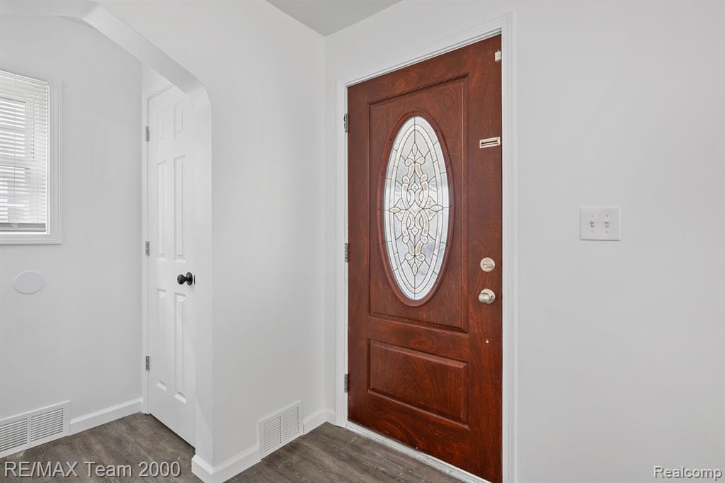 6446 CALHOUN Street, Dearborn, MI 48126 — Photo 2