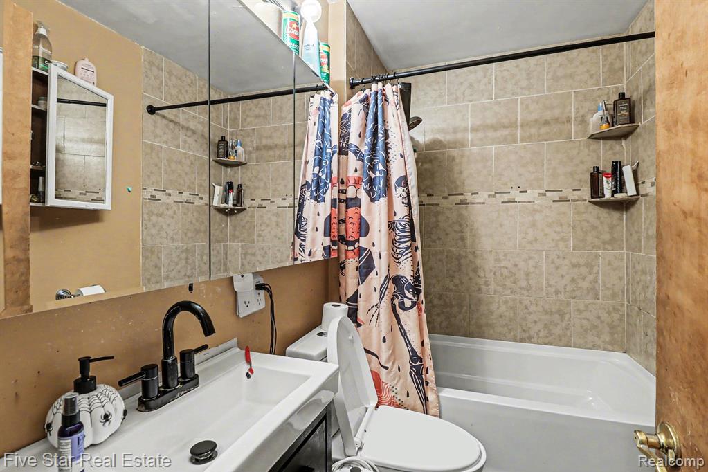 24691 Colgate Street, Dearborn Heights, MI 48125 — Photo 7