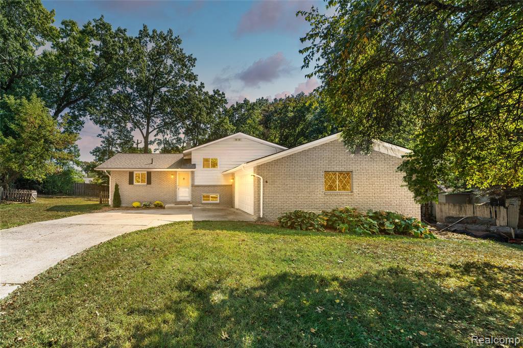 8239 Atha Street, White Lake, MI — Photo 2