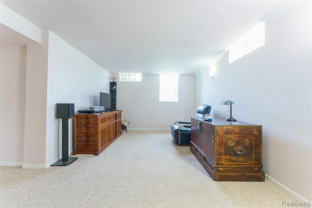 860 Friar Drive, Milford, MI 48381 — Photo 14