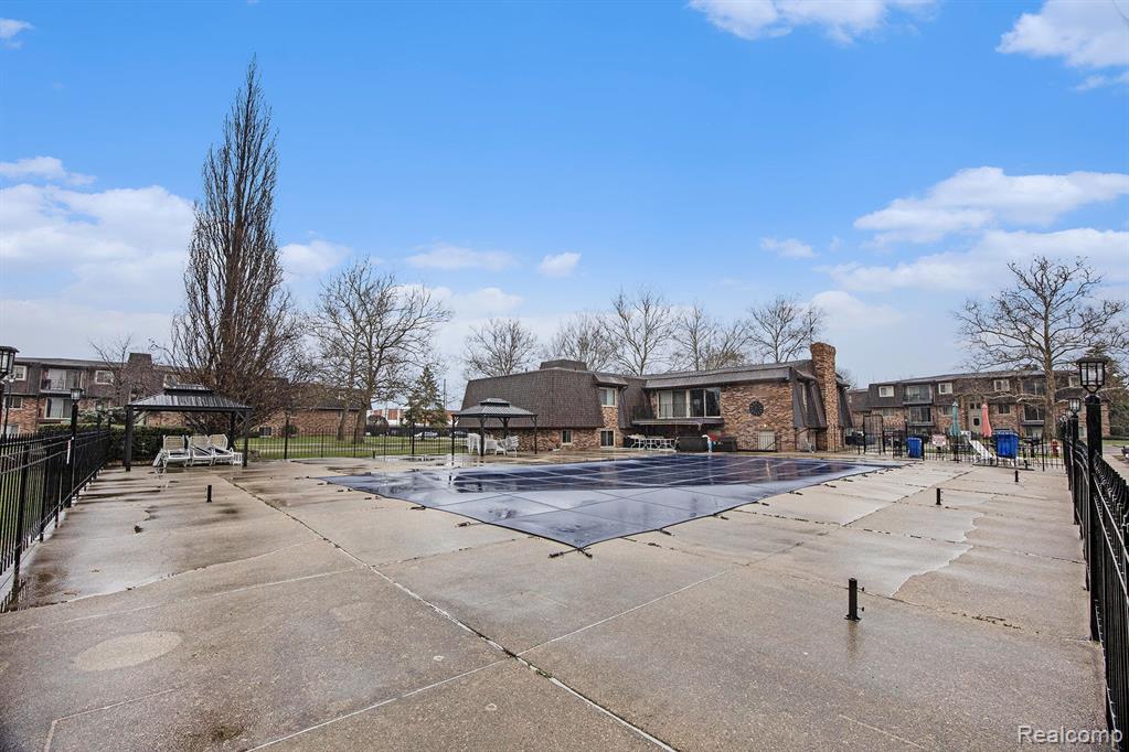 406 RIVIERA Drive, Saint Clair Shores, MI 48080 — Photo 20