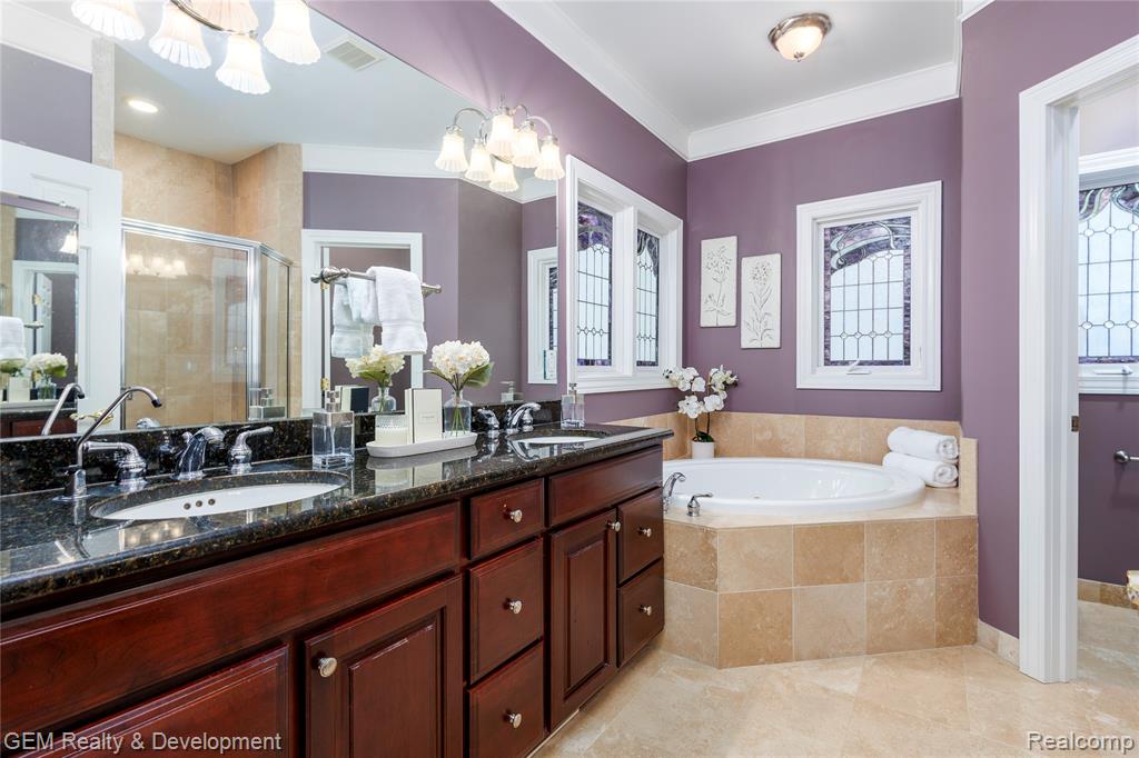 9054 Green Hickory Lane, Fenton, MI 48430 — Photo 27