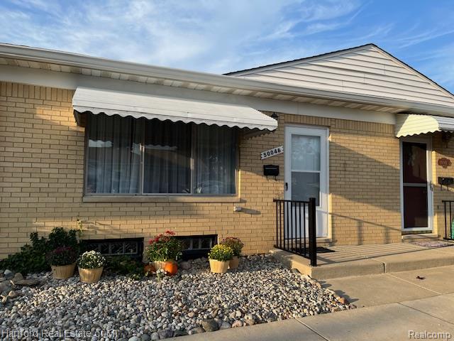 50046 Helfer Boulevard, Wixom, MI 48393 — front exterior