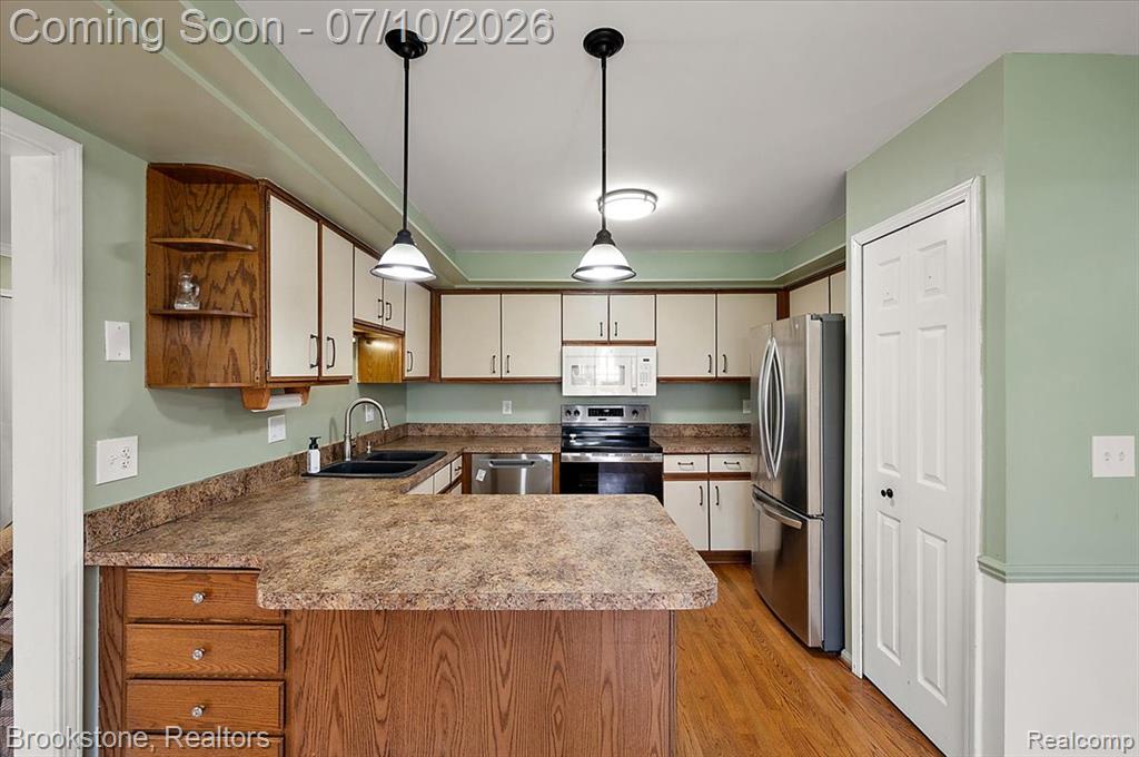904 Country Club Drive, Saint Clair Shores, MI 48082 — Photo 15