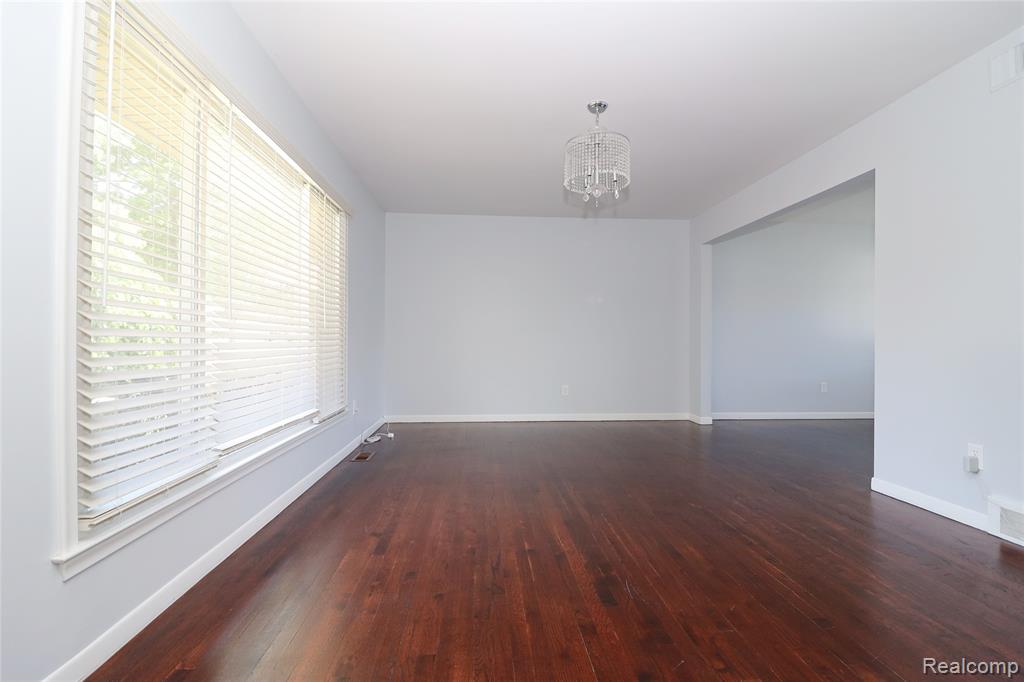 739 Kinloch Street, Dearborn Heights, MI 48127 — Photo 15