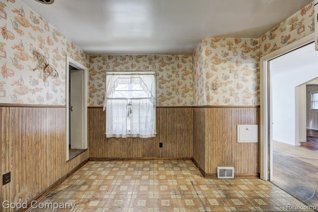 438 W MOREHOUSE Avenue, Hazel Park, MI 48030 — Photo 14