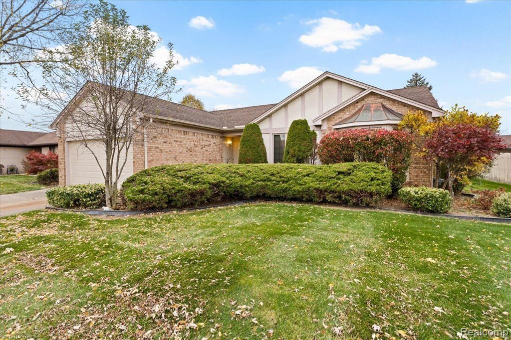 40643 WOODSIDE Drive, Clinton Twp, MI 48038 — Photo 31