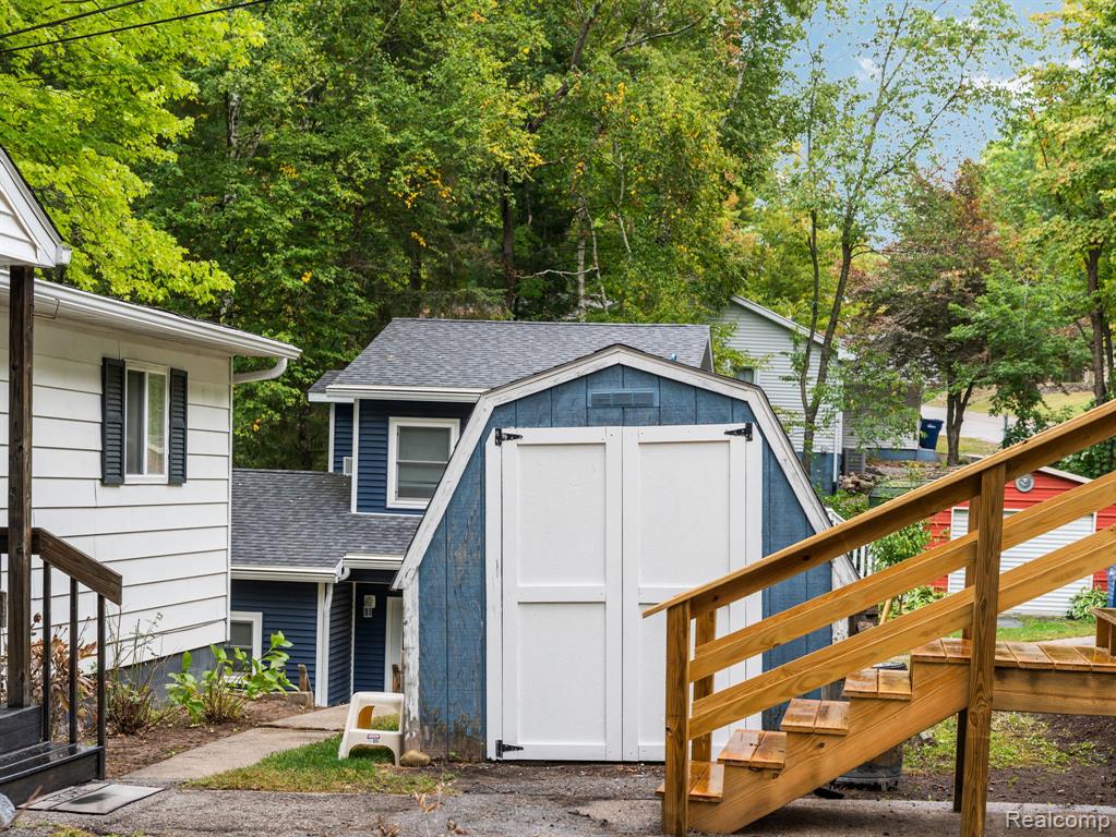 681 Lakeview Drive, Harrison, MI 48625 — Photo 10
