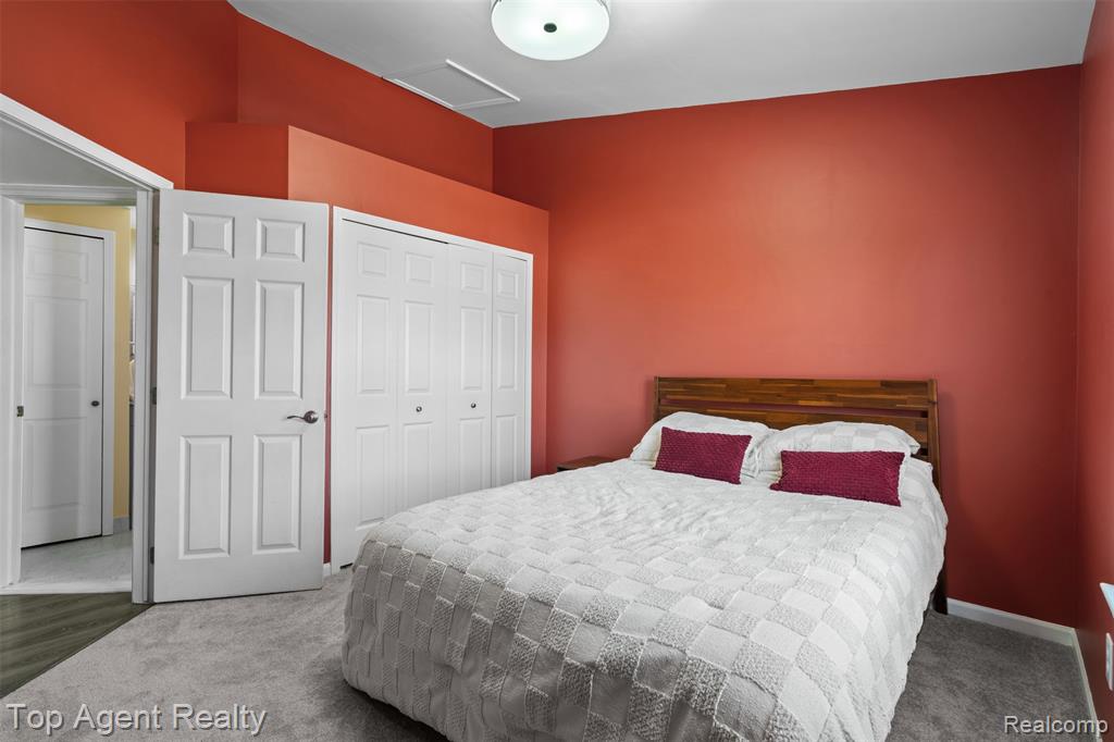 5675 Millpointe Drive, Waterford, MI 48327 — Photo 18