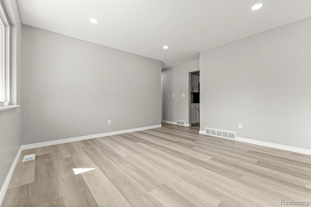 29940 Bock Street, Garden City, MI — Photo 18