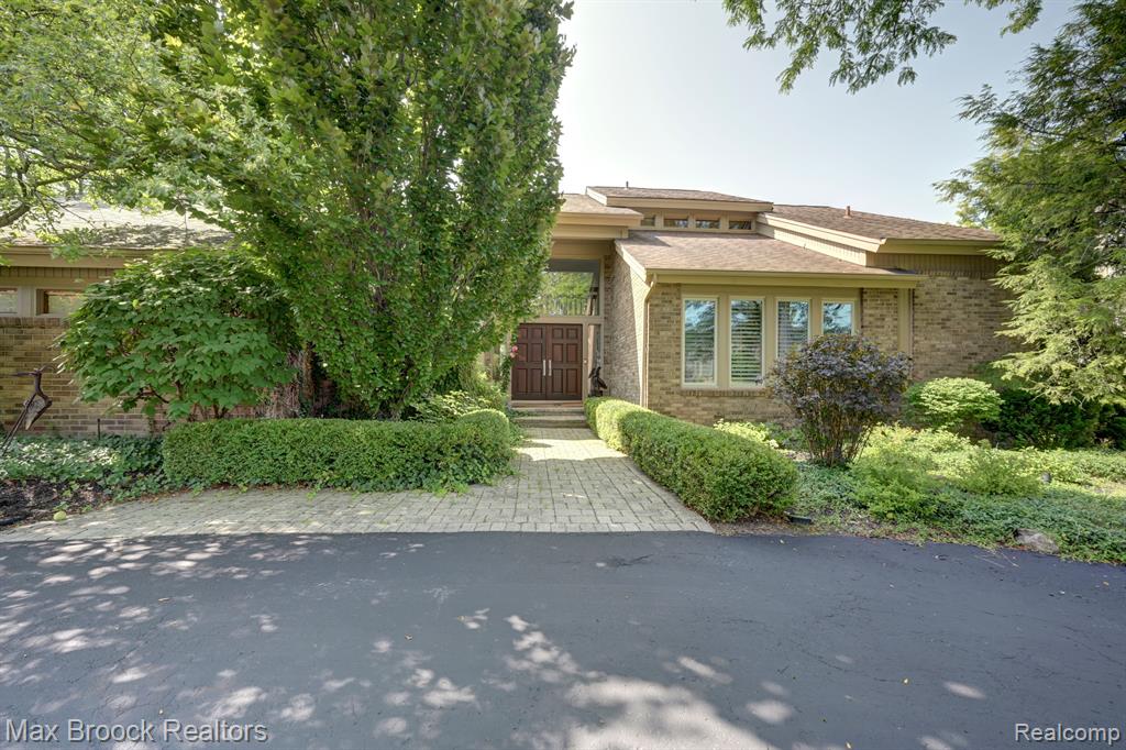 6324 ROSE Boulevard, West Bloomfield, MI — front exterior