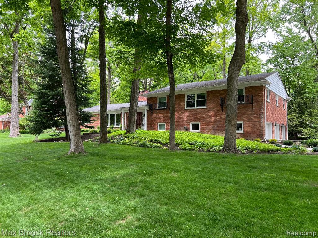 22724 King Richard Court, Beverly Hills, MI 48025 — Photo 32