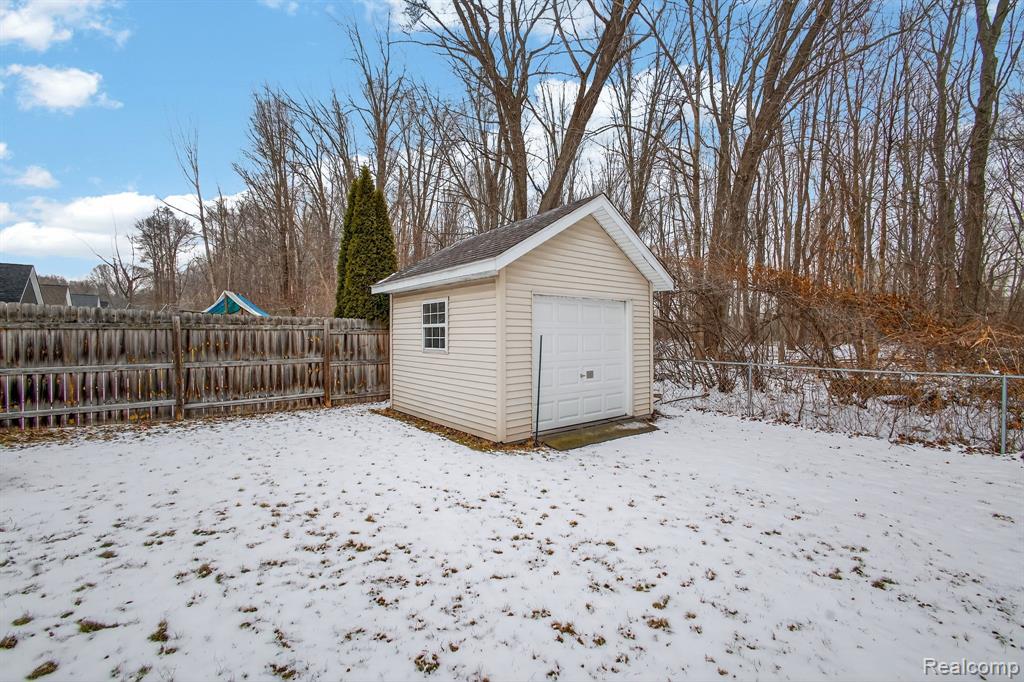 9399 Oakdale Street, Clay, MI 48001 — Photo 33