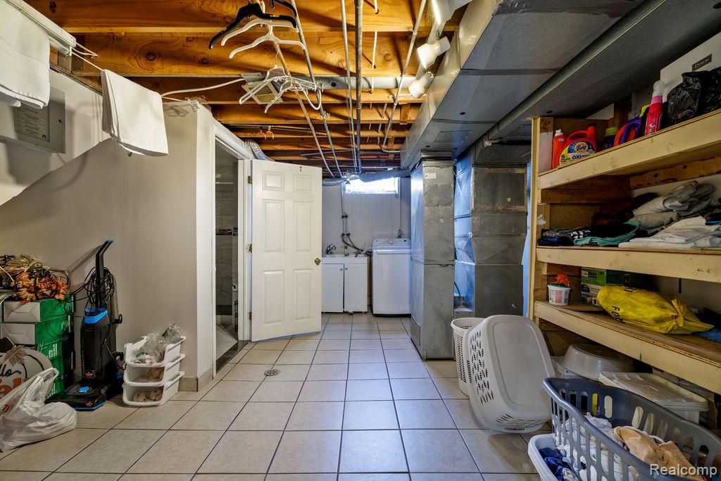 4908 Kadena Court, Sterling Heights, MI 48310 — Photo 36