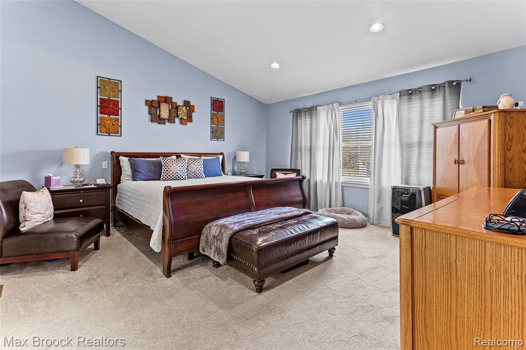 5492 Charrington Court, West Bloomfield, MI 48324 — Photo 26
