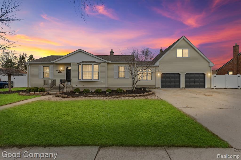 28280 Roy Street, Saint Clair Shores, MI 48081