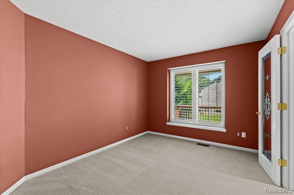 35535 LONE PINE Lane, Farmington Hills, MI 48335 — Photo 11