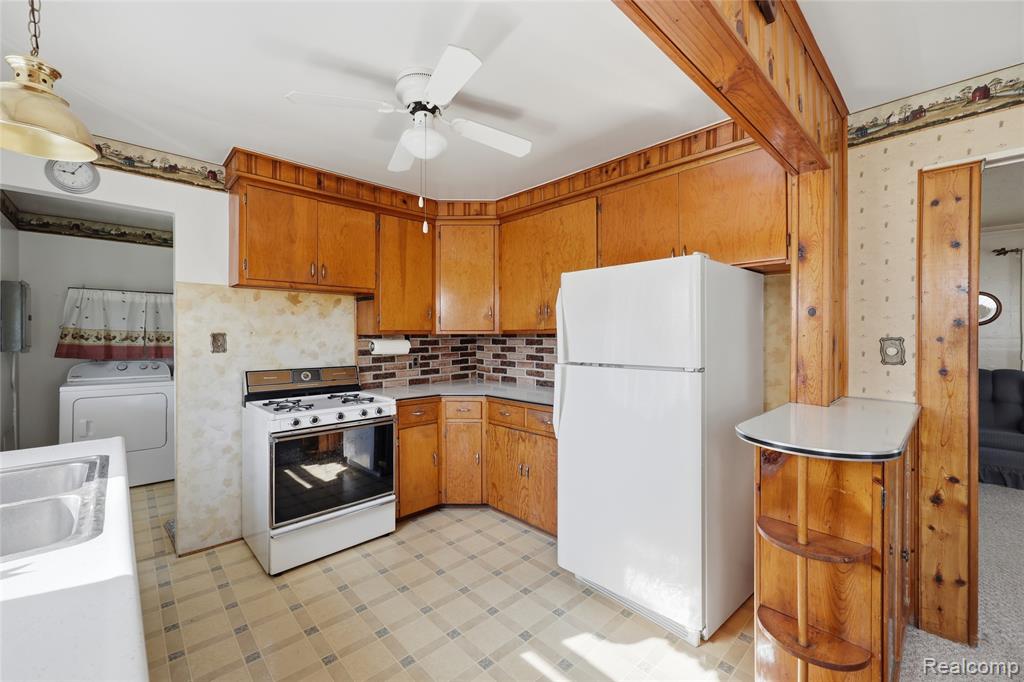 8964 Butwell Street, Livonia, MI 48150 — Photo 6