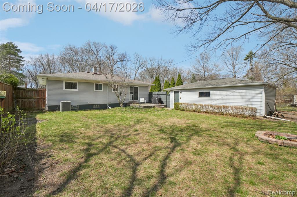2385 Keith Road, West Bloomfield, MI 48324 — Photo 25