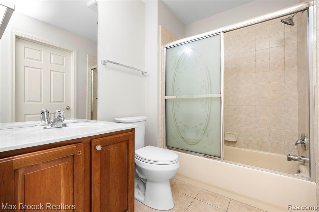 7083 Chatham Court, West Bloomfield, MI — Photo 55