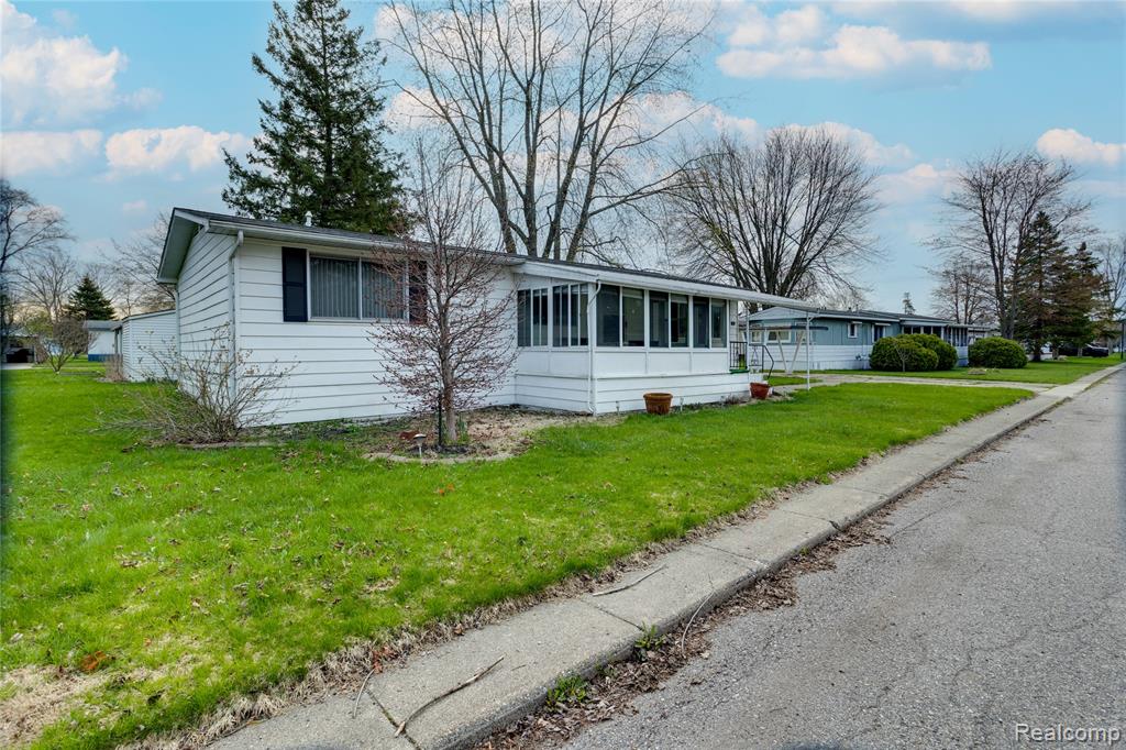 3333 Ravenswood, Marysville, MI 48040 — Photo 2