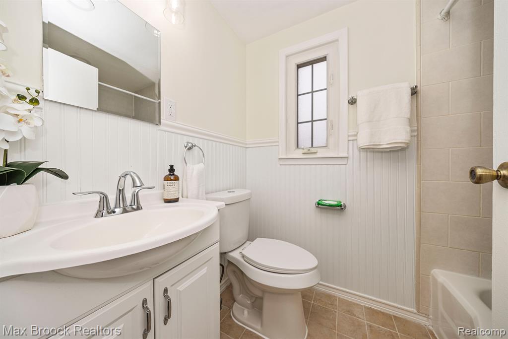 695 GRAEFIELD, Birmingham, MI 48009 — Photo 16