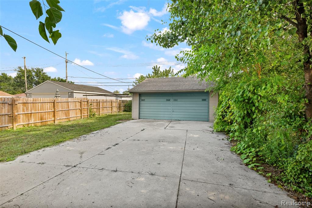 8460 Busko Avenue, Warren, MI 48093 — Photo 24
