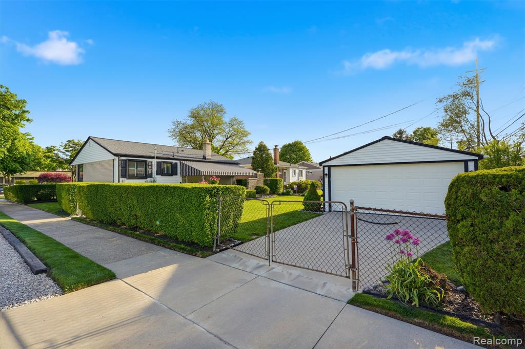 31710 Maplewood Street, Garden City, MI — Photo 28