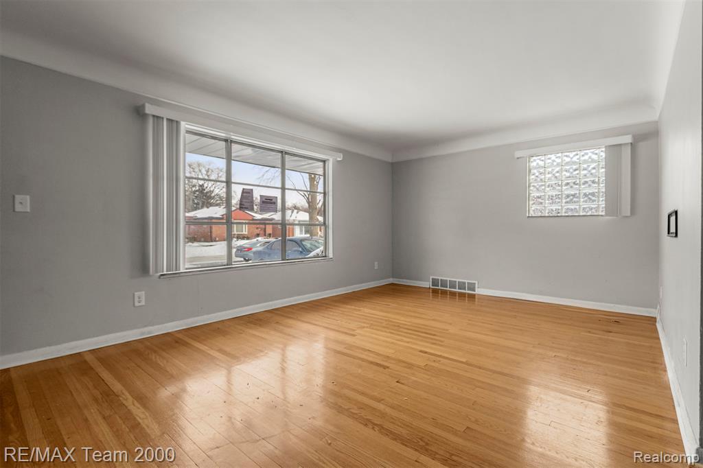 20295 Huntington Road, Detroit, MI 48219 — Photo 7