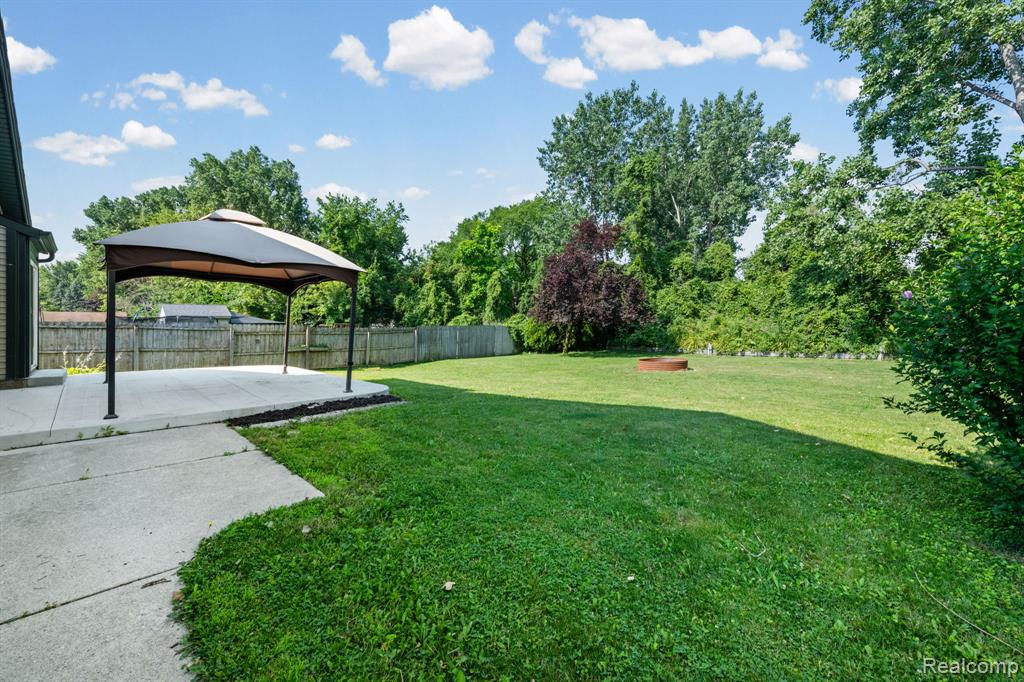 50583 Pembroke Drive, New Baltimore, MI 48047 — Photo 27
