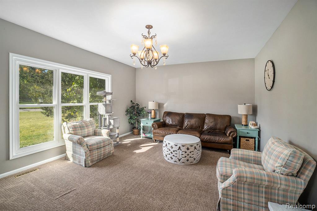 6137 Pebbleshire Drive, Grand Blanc, MI 48439 — Photo 8