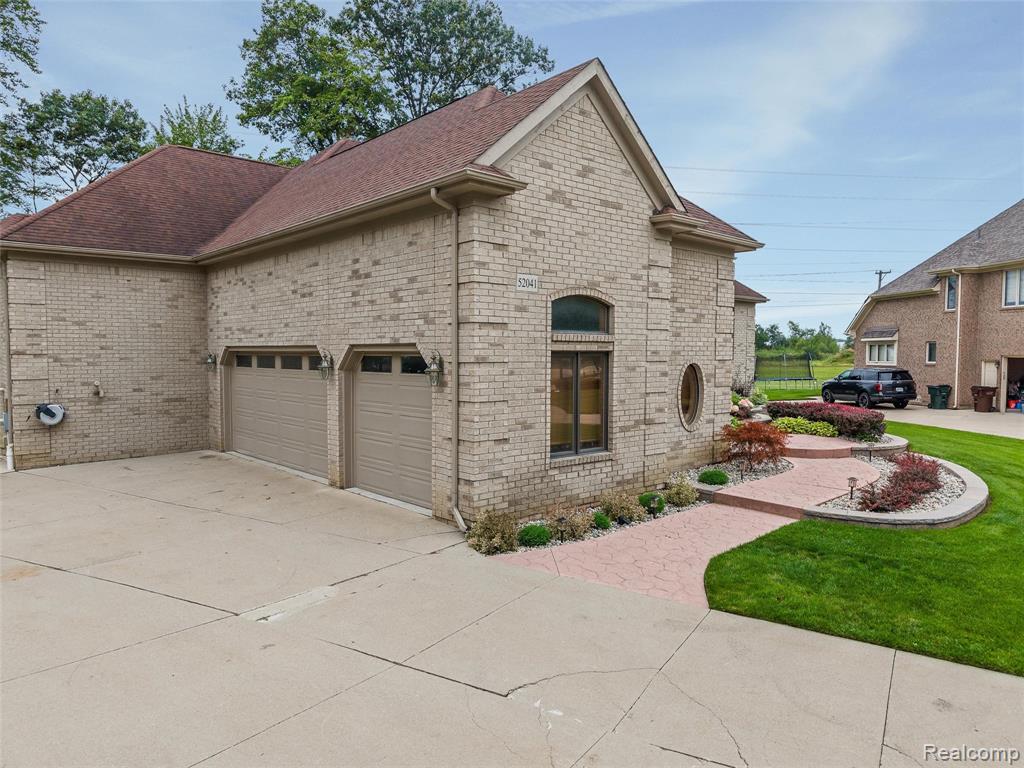52041 Loon Court, Shelby Twp, MI 48315 — Photo 44