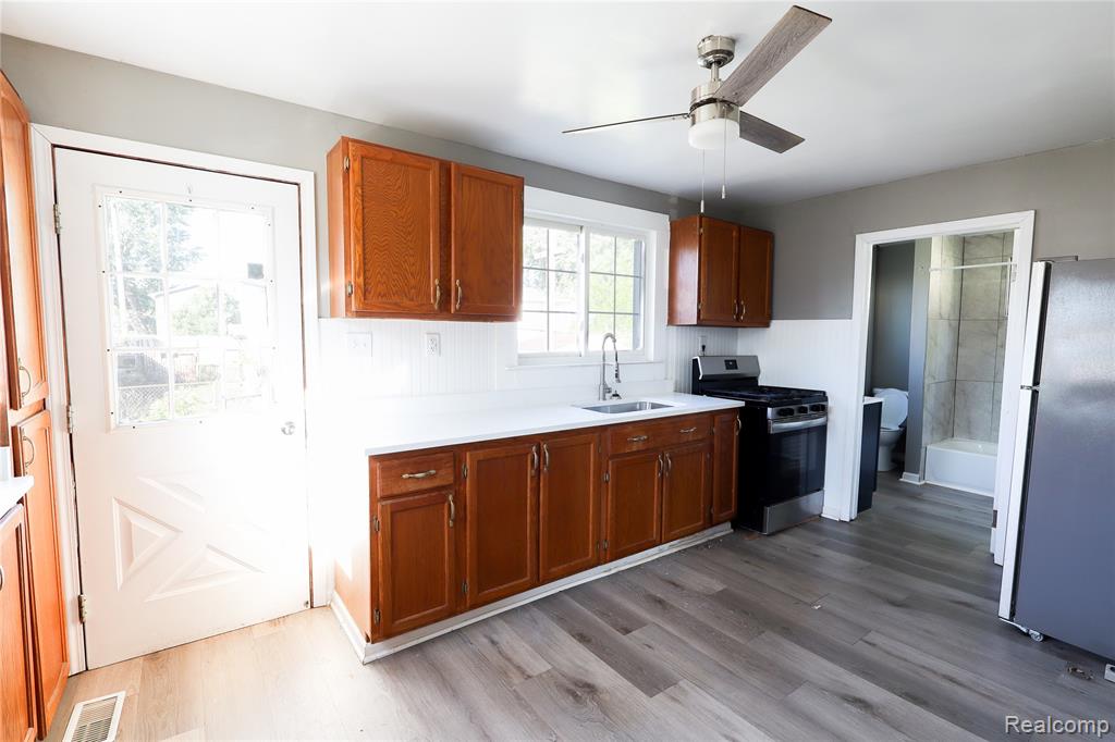 3319 Lakeview Street, Monroe, MI 48162 — Photo 9