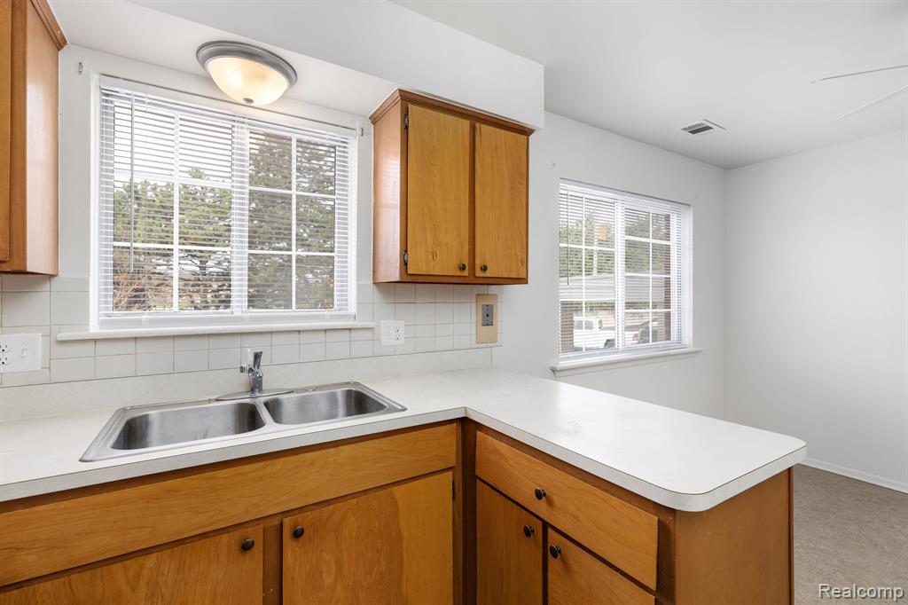 8160 CRESTVIEW Drive, N2, Sterling Heights, MI 48312 — Photo 6