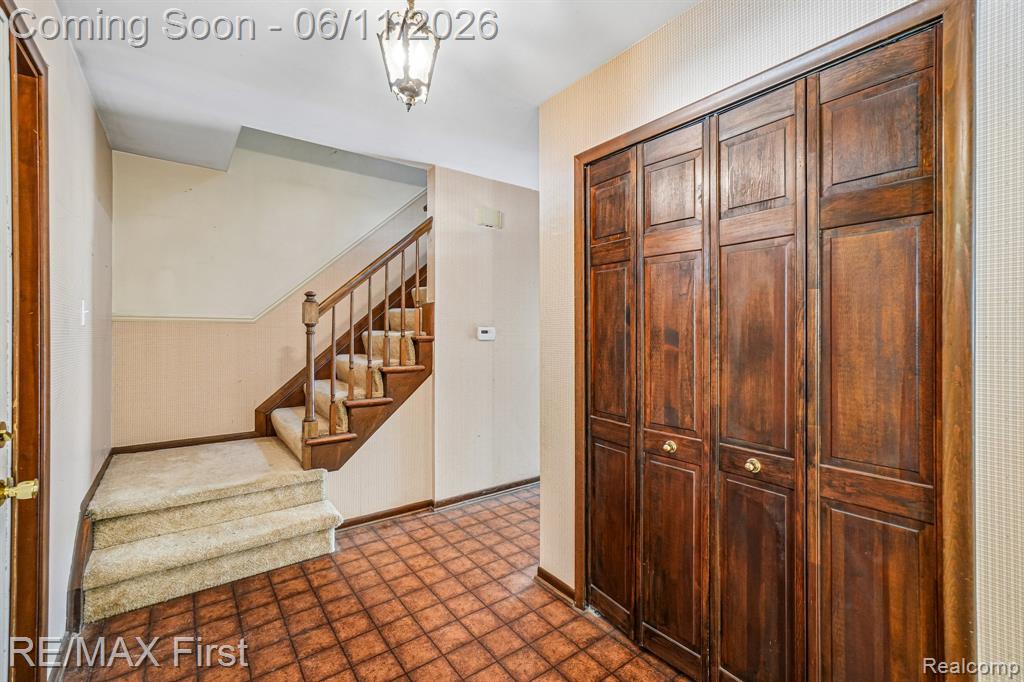 5950 Diamond Drive, Troy, MI 48085 — Photo 4