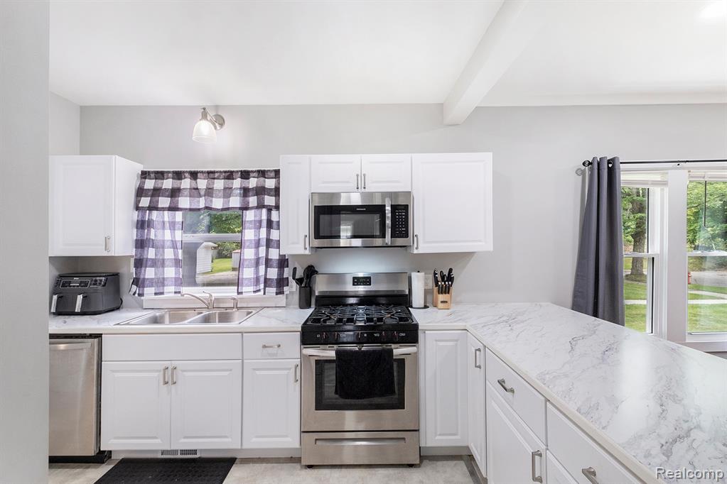 305 Center Street, Holly, MI 48442 — Photo 10