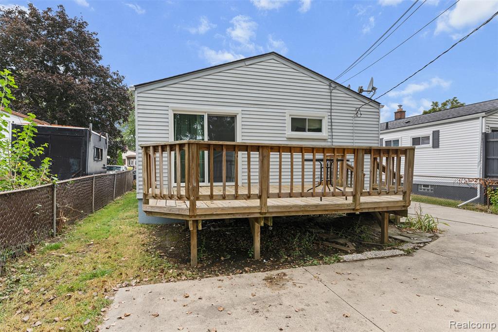8938 Hugh Street, Livonia, MI 48150 — Photo 22