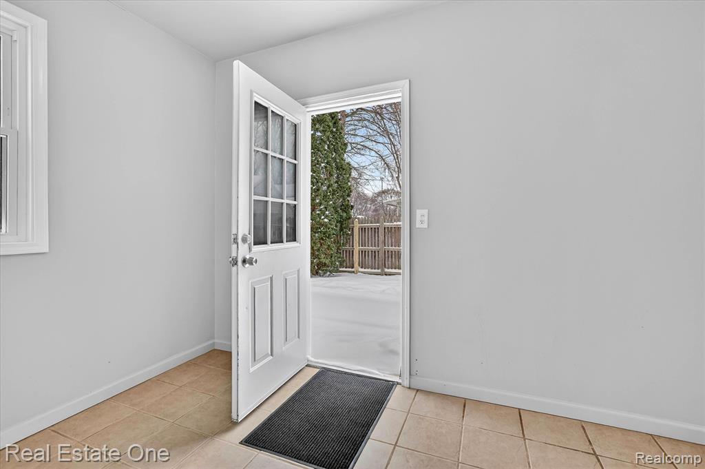 3267 Mills Acres Street, Flint, MI 48506 — Photo 22