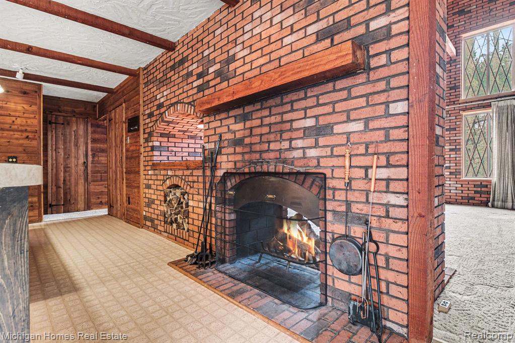885 Rustic Village Lane, Lake Orion, MI 48362 — Photo 11