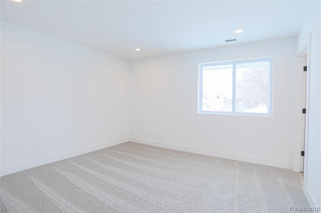 9 Queen Street, Mount Clemens, MI 48043 — Photo 16