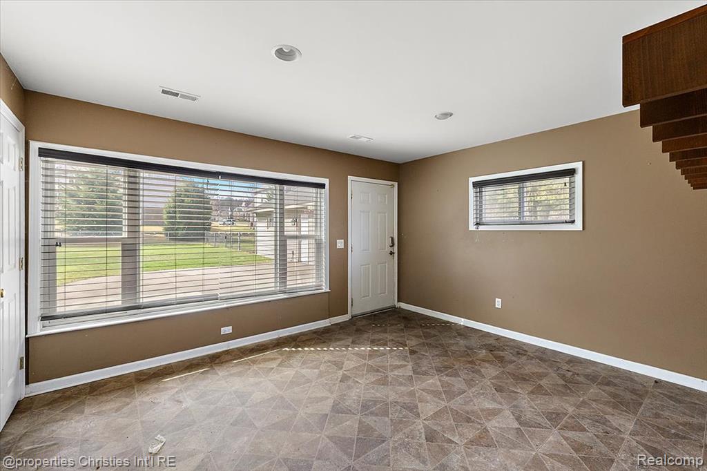 5863 Clarkston Road, Clarkston, MI 48348 — Photo 29