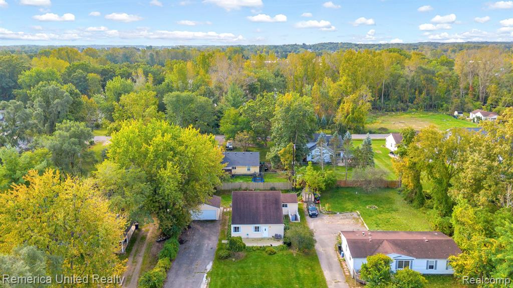 915 BRUSHWOOD Drive, Wolverine Lake, MI 48390 — Photo 31