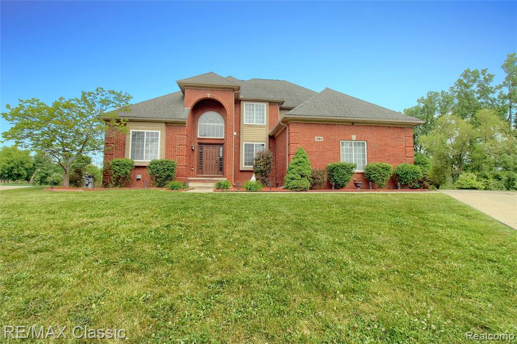 761 Nissen Court, Wixom, MI 48393 — front exterior