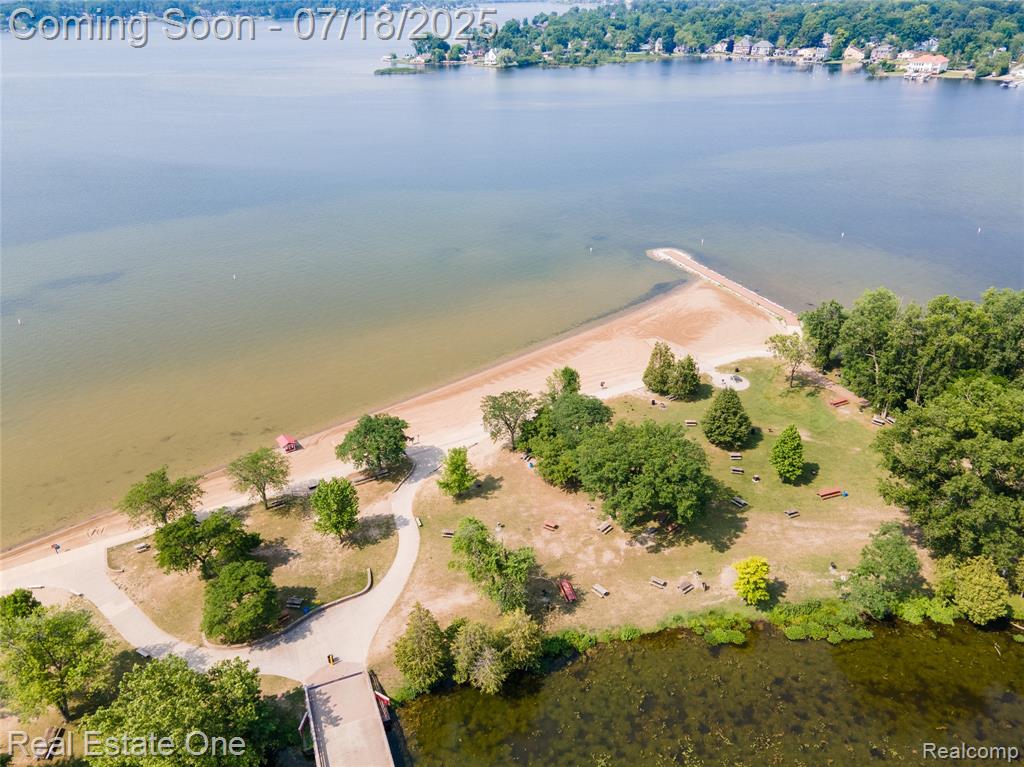 520 Lake Village, Waterford, MI 48328 — Photo 43