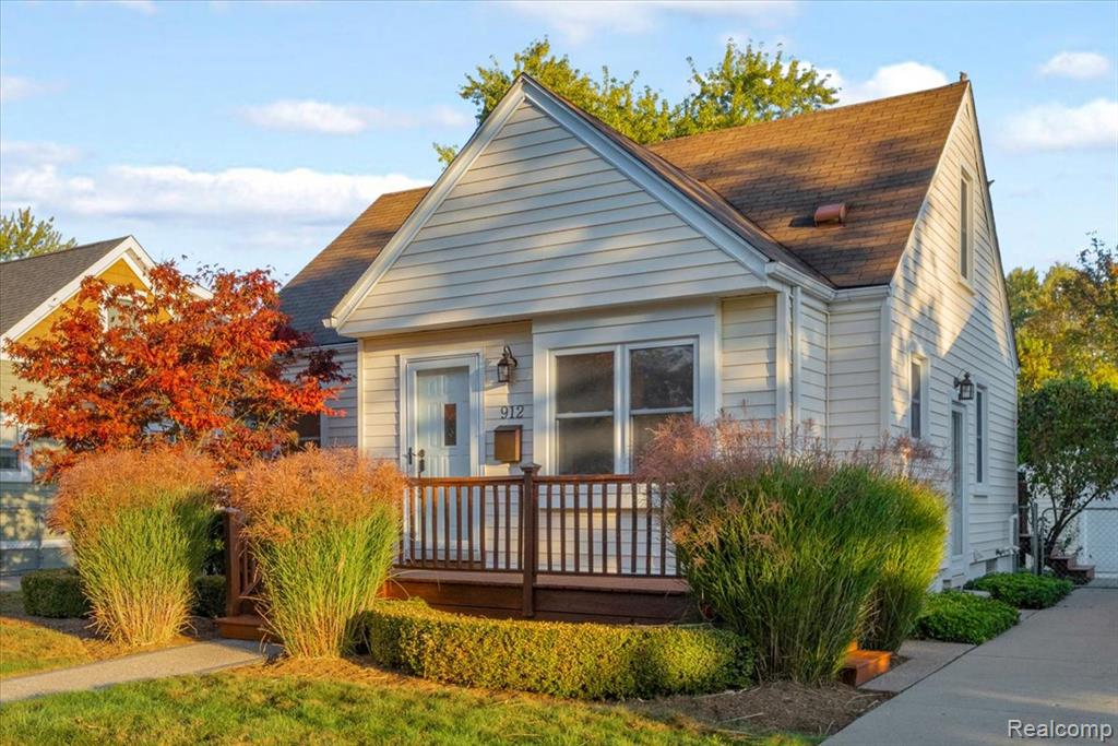 912 Woodsboro Drive, Royal Oak, MI 48067 — Photo 3