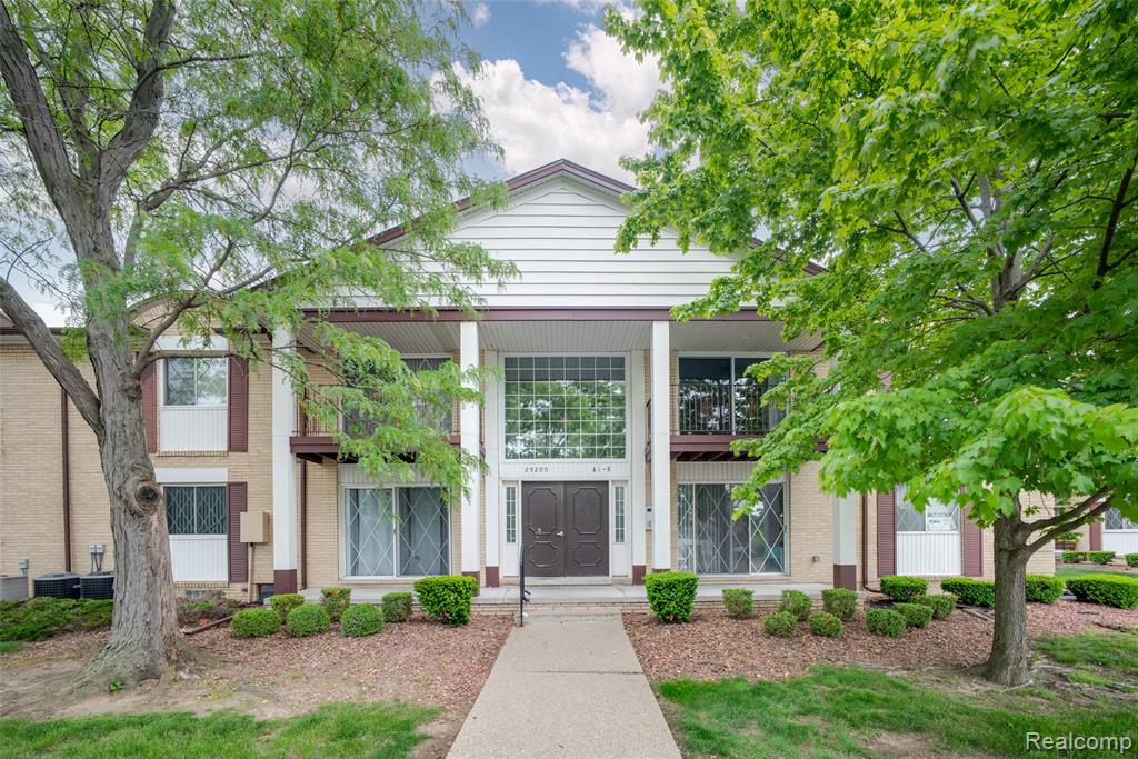 29200 Gloede Drive, 139, Warren, MI 48088 — front exterior
