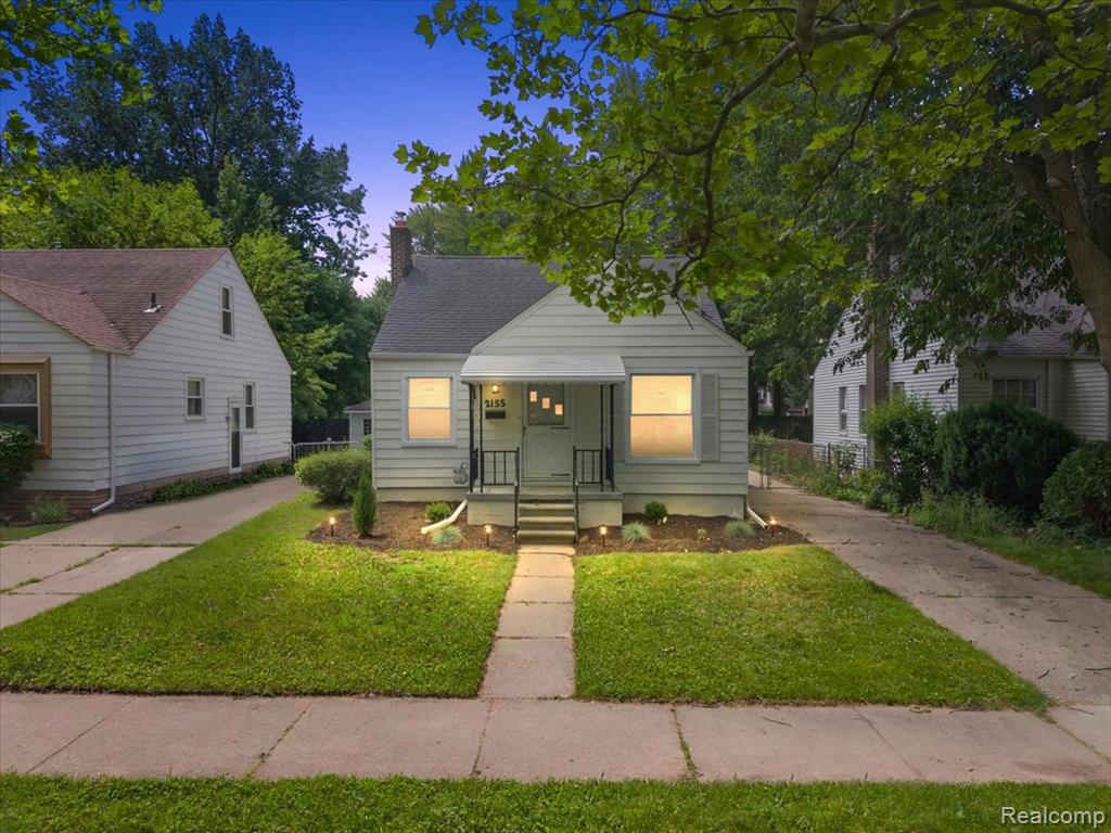 2155 E 8 Mile Road, Grosse Pointe, MI 48236