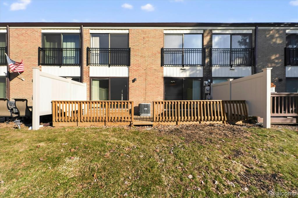 18268 University Park Drive, Livonia, MI, 48152