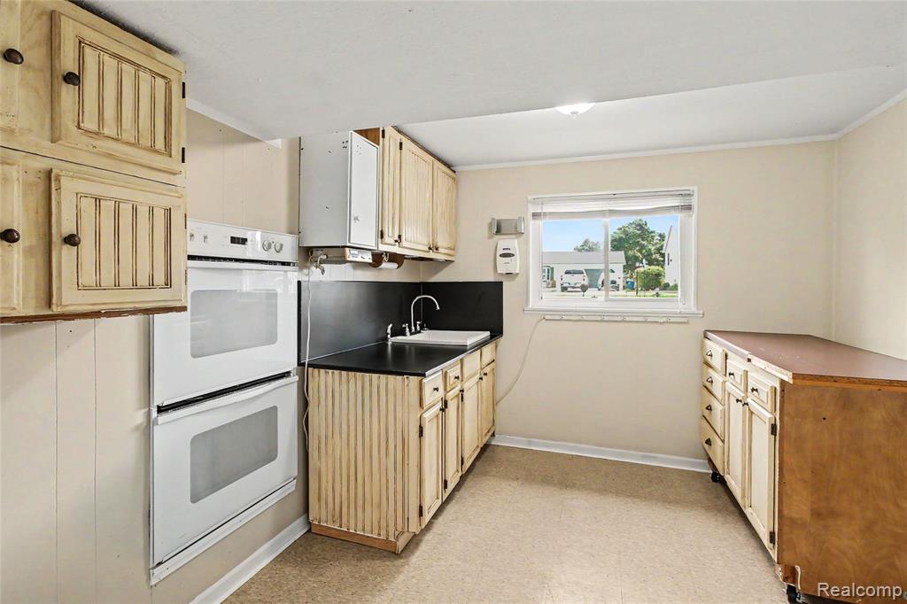 829 Holly Bush Drive, Holly, MI 48442 — Photo 11