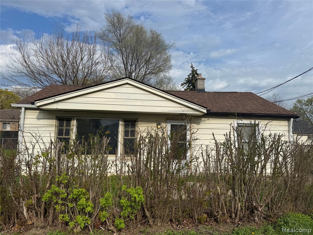 20830 Montrose, Warren, MI 48089 — front exterior